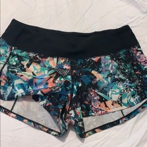 Lululemon 2.5” speed up short